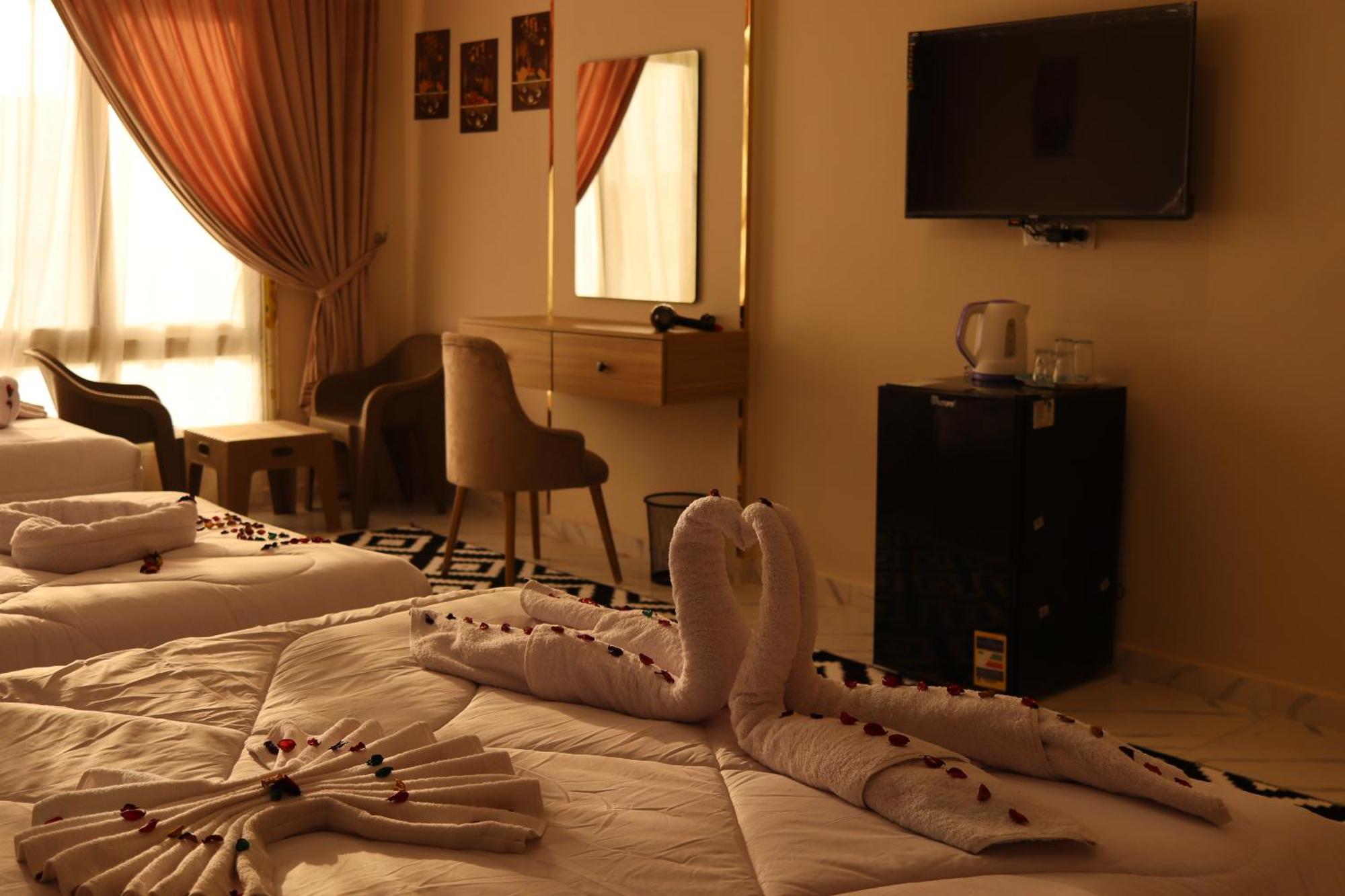 Energy Pyramids View Hostel Kafrat al Jabal Luaran gambar